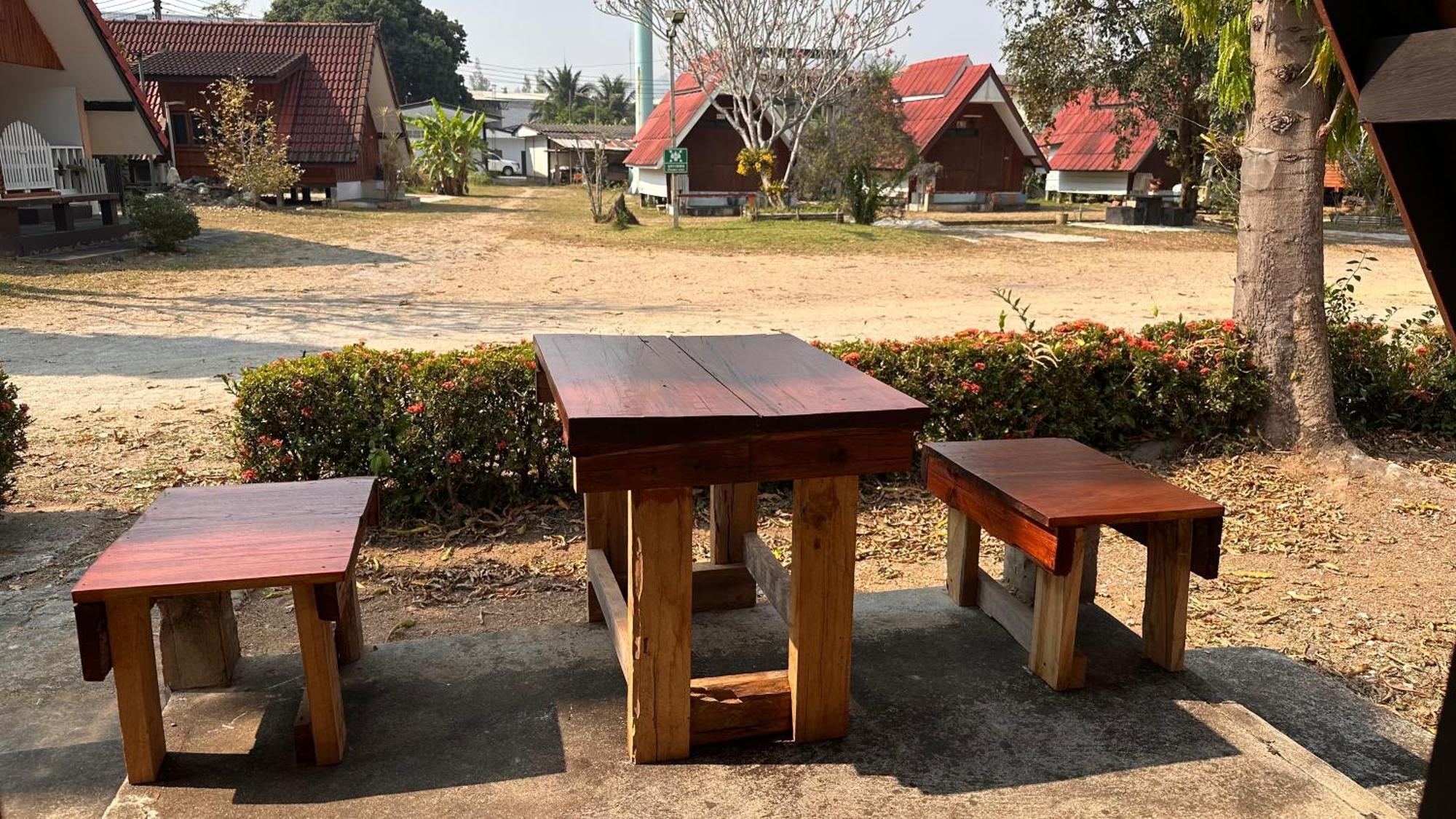 Mae Chaem Hotel And Resort Exterior foto